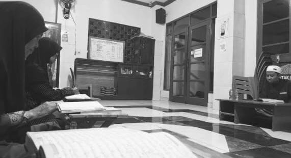 Warga Degolan Melaksanakan Muroja'ah Al qur'an