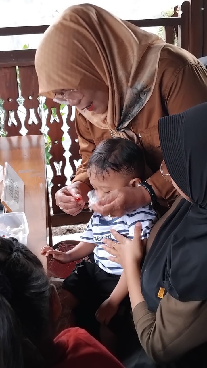 Pemberian Vitamin A Diposyandu Degolan