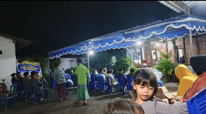 Warga Degolan Tahlilan 7 Hari Meninggalnya Warga