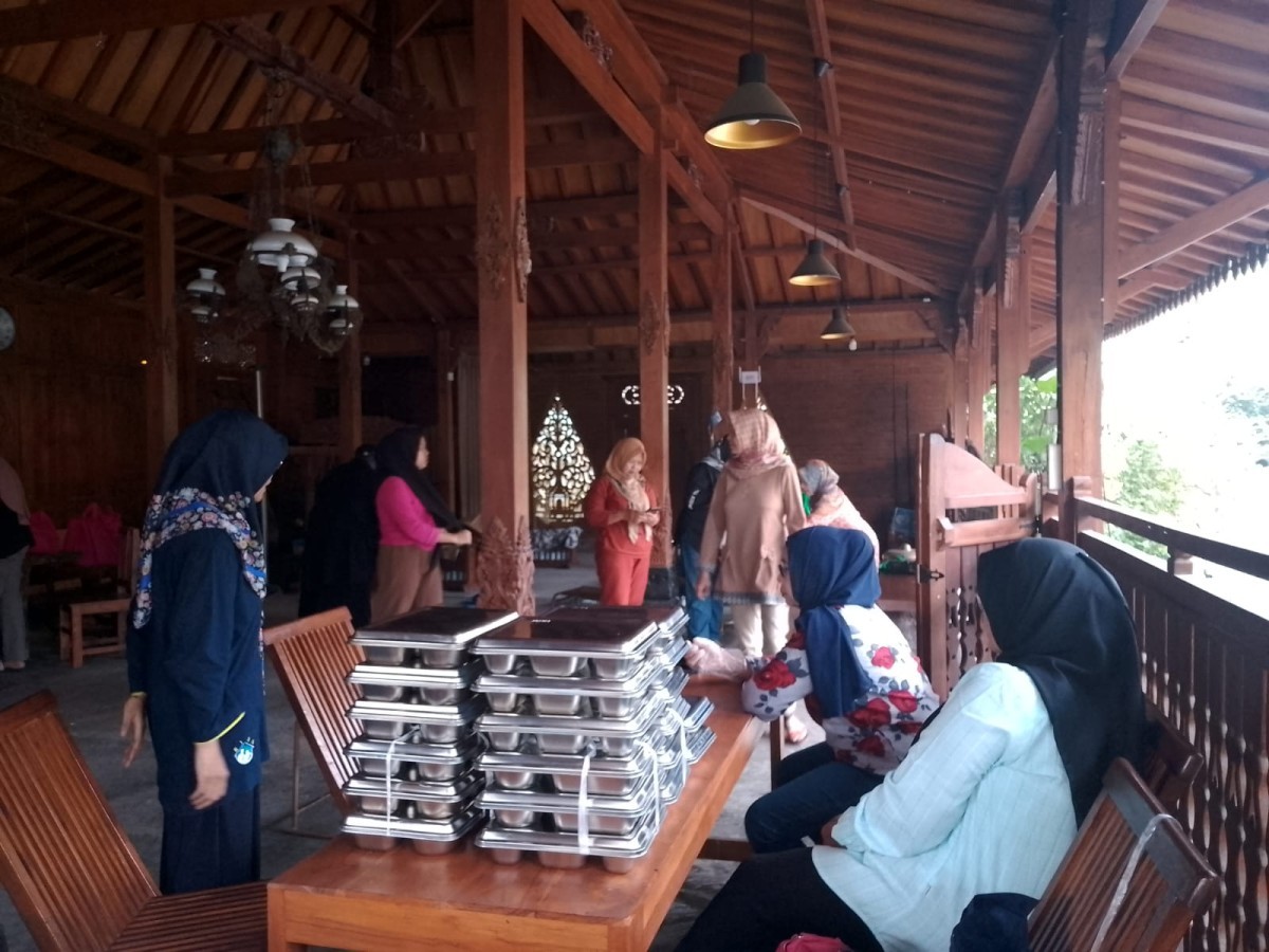 Pembagian MBG Diposyandu Degolan