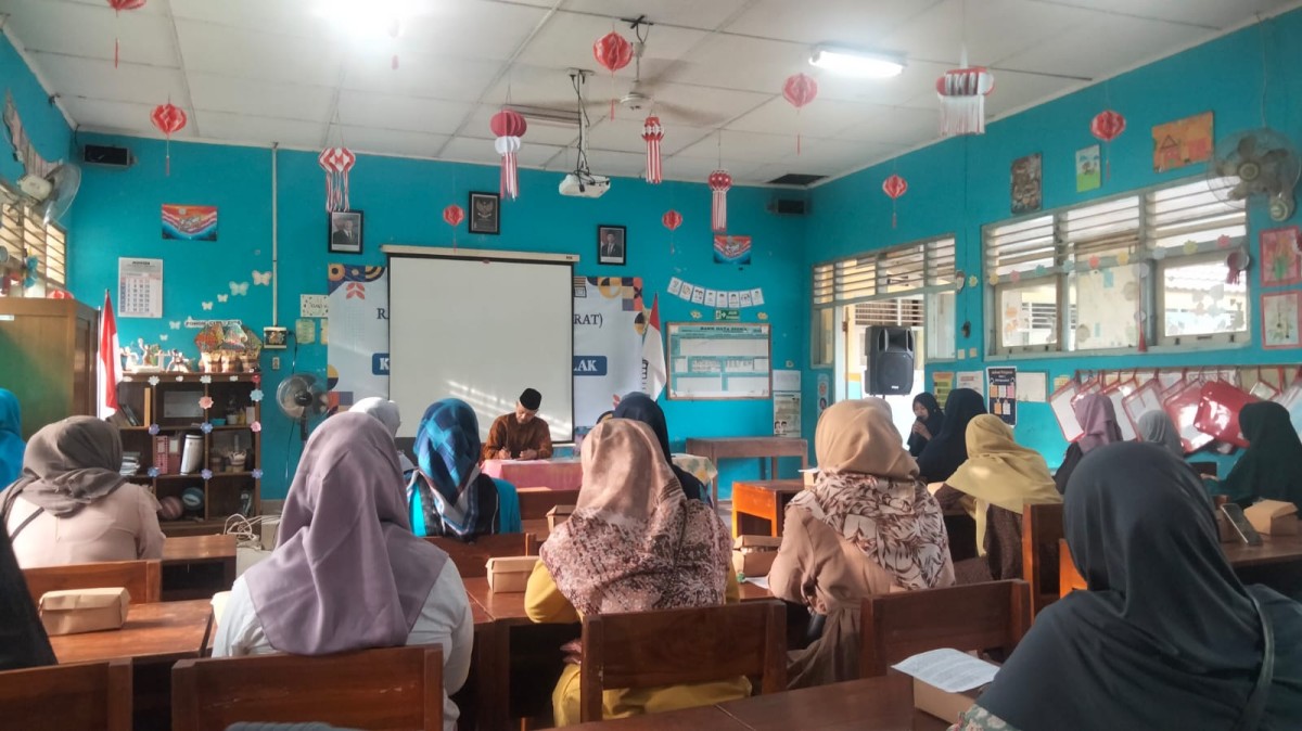 Orang tua siswa Puntuk menghadiri Acara parenting di SDN