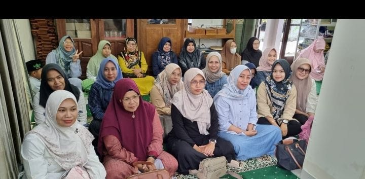 Warga Degolan Mengikuti Tarling