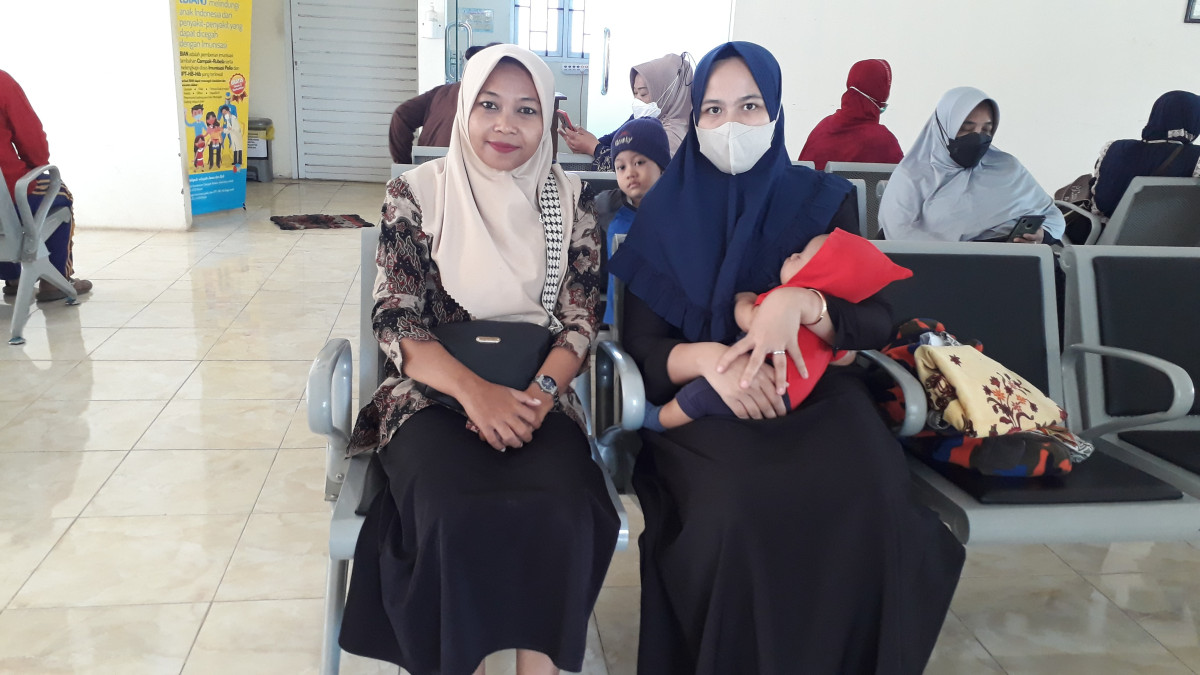 Mengantar akseptor KB IUD (Della Putriani)