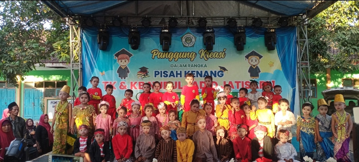 Dokumentasi bersama anak-anak kampung kb