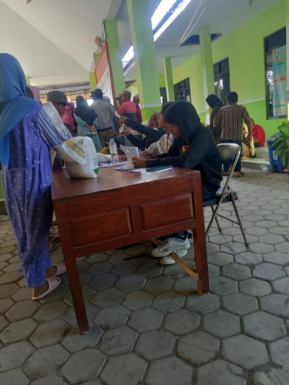 penyaluran bantuan bahan pangan / bapang