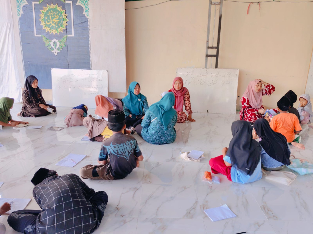 Pemberian penyuluhan kepada kelompok pik- R