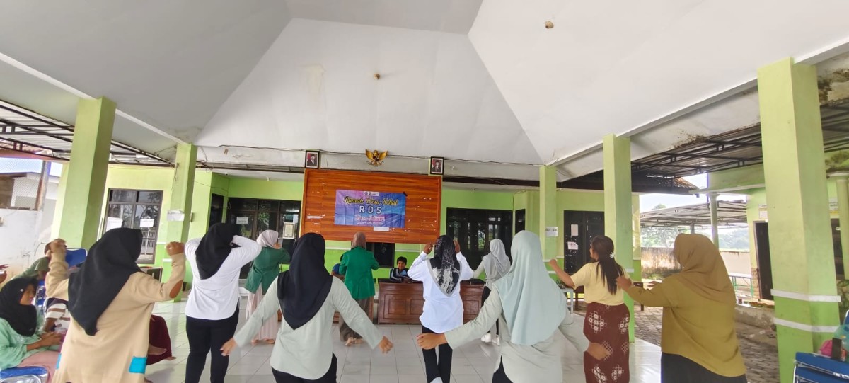 Mengikuti pertemuan rumah Desa sehat Jatisari (RDS)