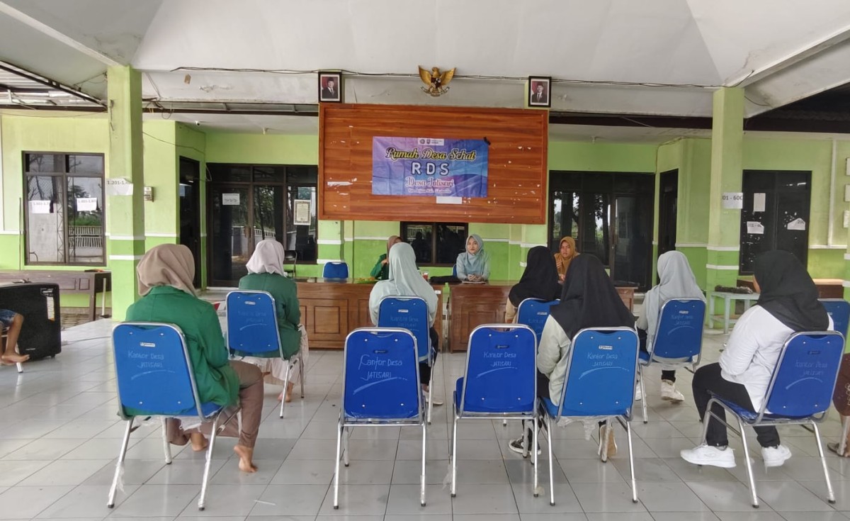Mengikuti pertemuan rumah Desa sehat Jatisari (RDS)
