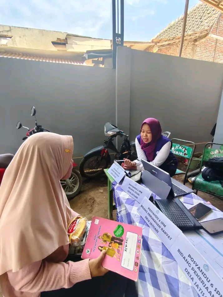 Pemberian KIE kepada ibu balita oleh anggota tpps desa