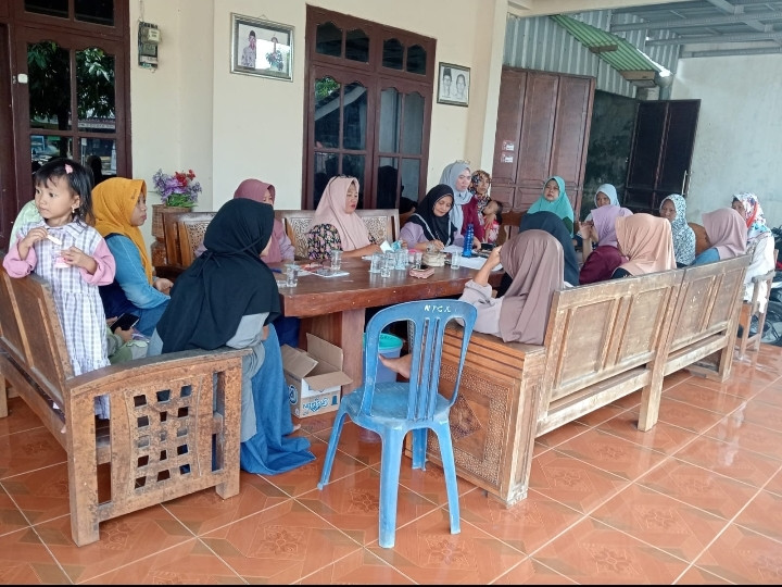 Melakukan pembinaan posyandu