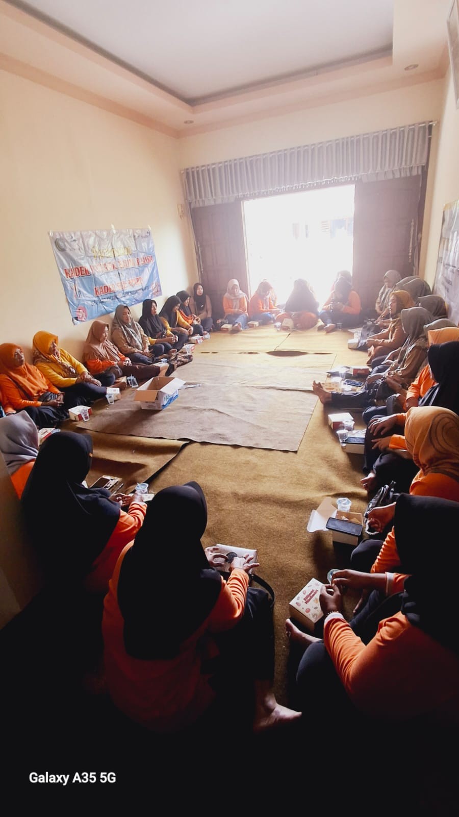 Pemberian pendampingan dan edukasi penatalaksanaan keluarga (relasi suami-istri, menyiapkan kehamilan, pengasuhan, pola konsumsi makanan sehat dan bergizi) bagi calon pasangan usia subur/ calon pengantian selama 3 bulan pra-nikah.itan