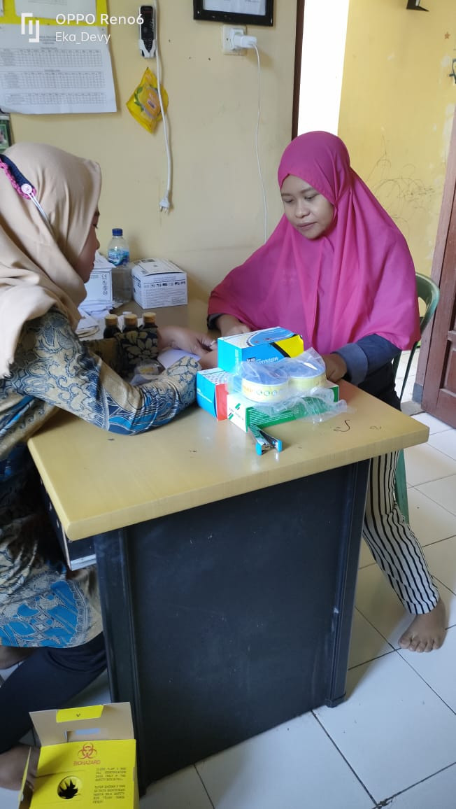 Pemberian tablet tambah darah bagi remaja putri dan ibu hamil