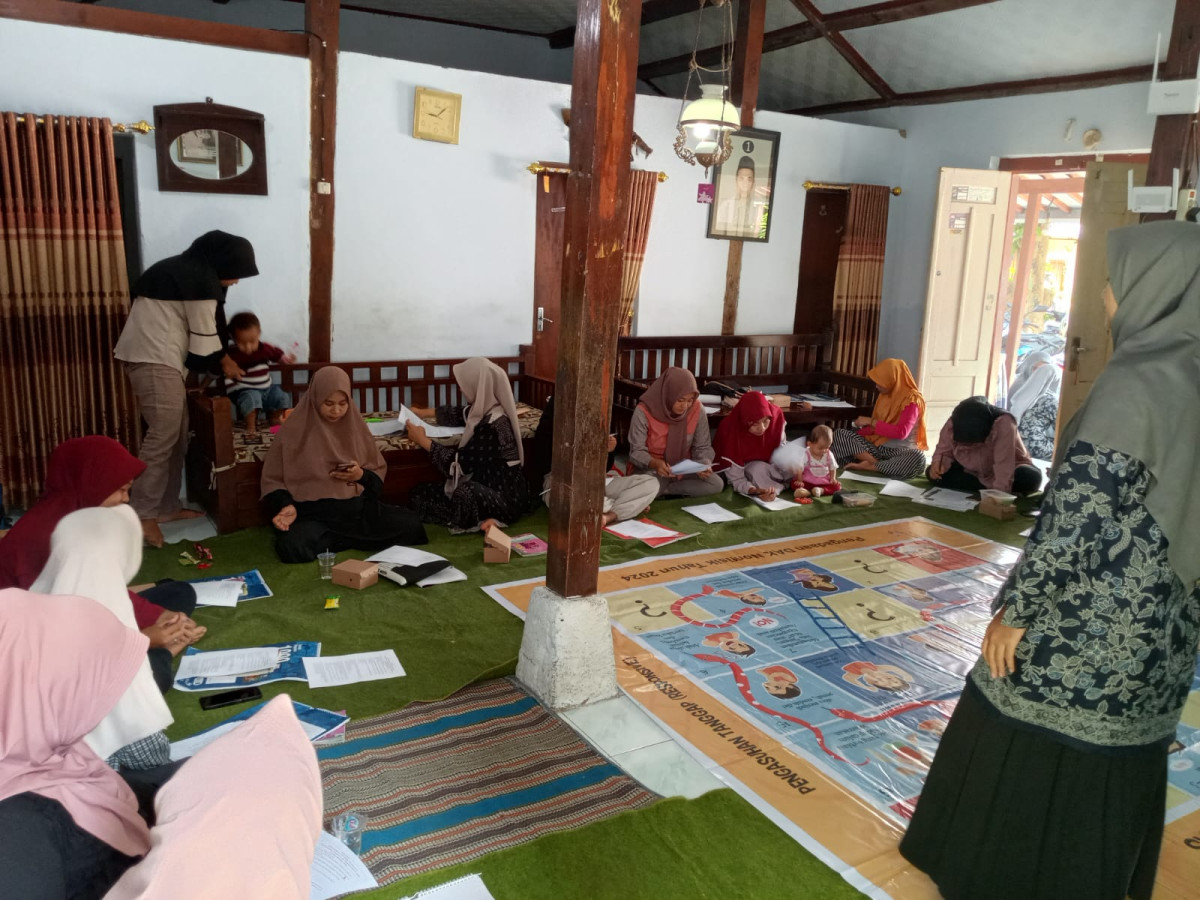 Peserta mengerjakan Pre test