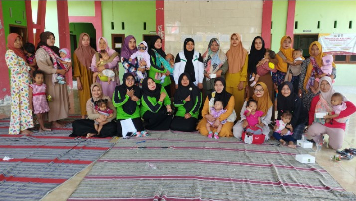 foto bersama setelah kegiatan kelas ibu balita
