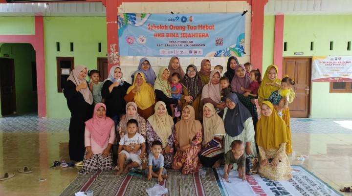 foto bersama setelah kegiatan sekolah orang tua hebat