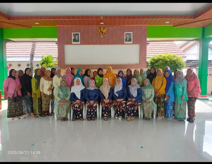 Pertemuan PKK dan memperingati hari kartini