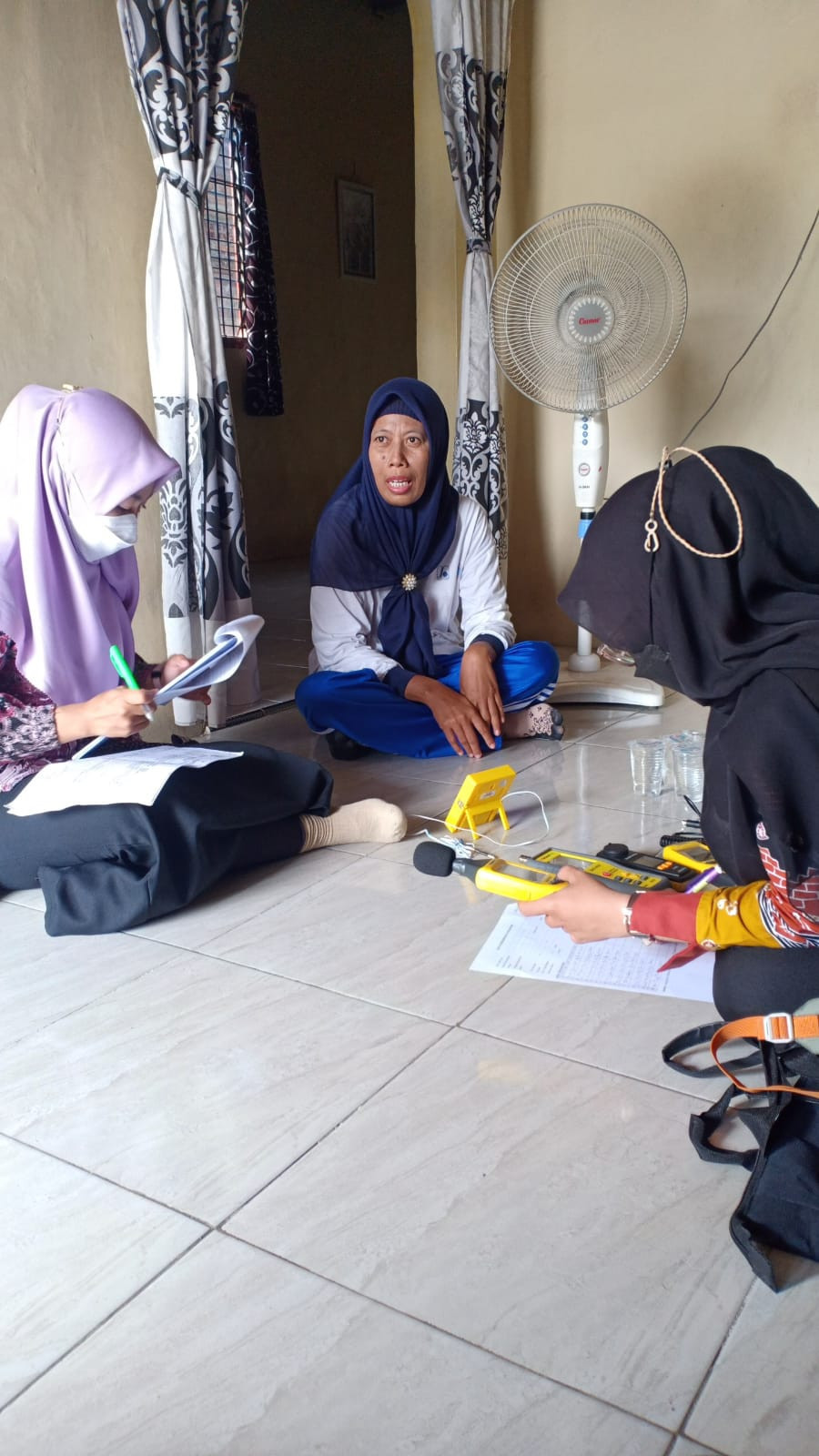 KUNJUNGAN DARI PUSKESMAS GENDING GUNA PENGUKURAN SUHU RUANGAN