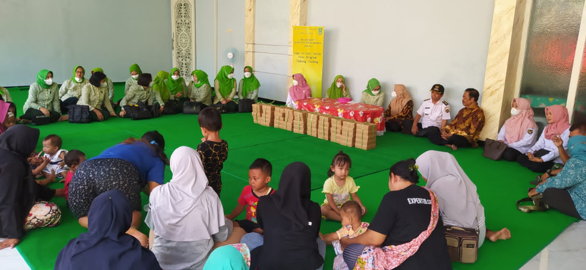 Pemberian bantuan makanan sehat bagi anak yang terindikasi stunting