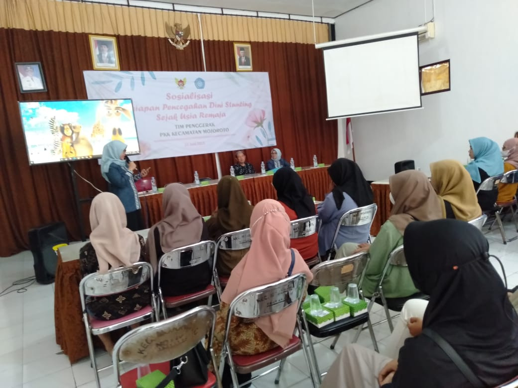 Sosialisasi pencegahan dini stunting sejak usia remaja