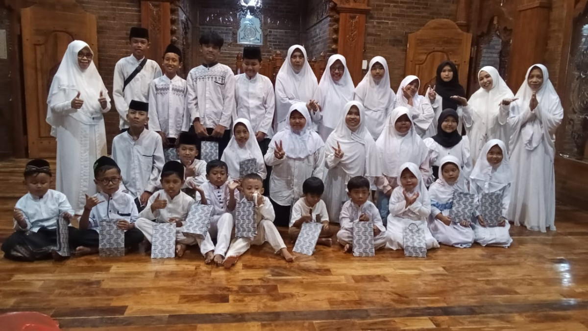 Santunan anak yatim dan Dhuafa dlm rangka memperingati bln Muharam