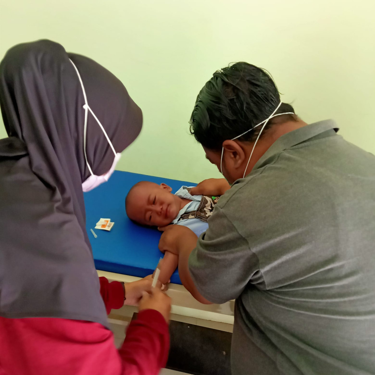 Mendampingi Keluarga Penderita TBC Untuk Mantoux Test di Puskesmas