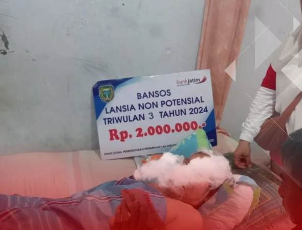 Penyaluran Bansos Lansia Non Potensial Triwulan 3 Tahun 2024 Warga Kelurahan Oro Oro Ombo