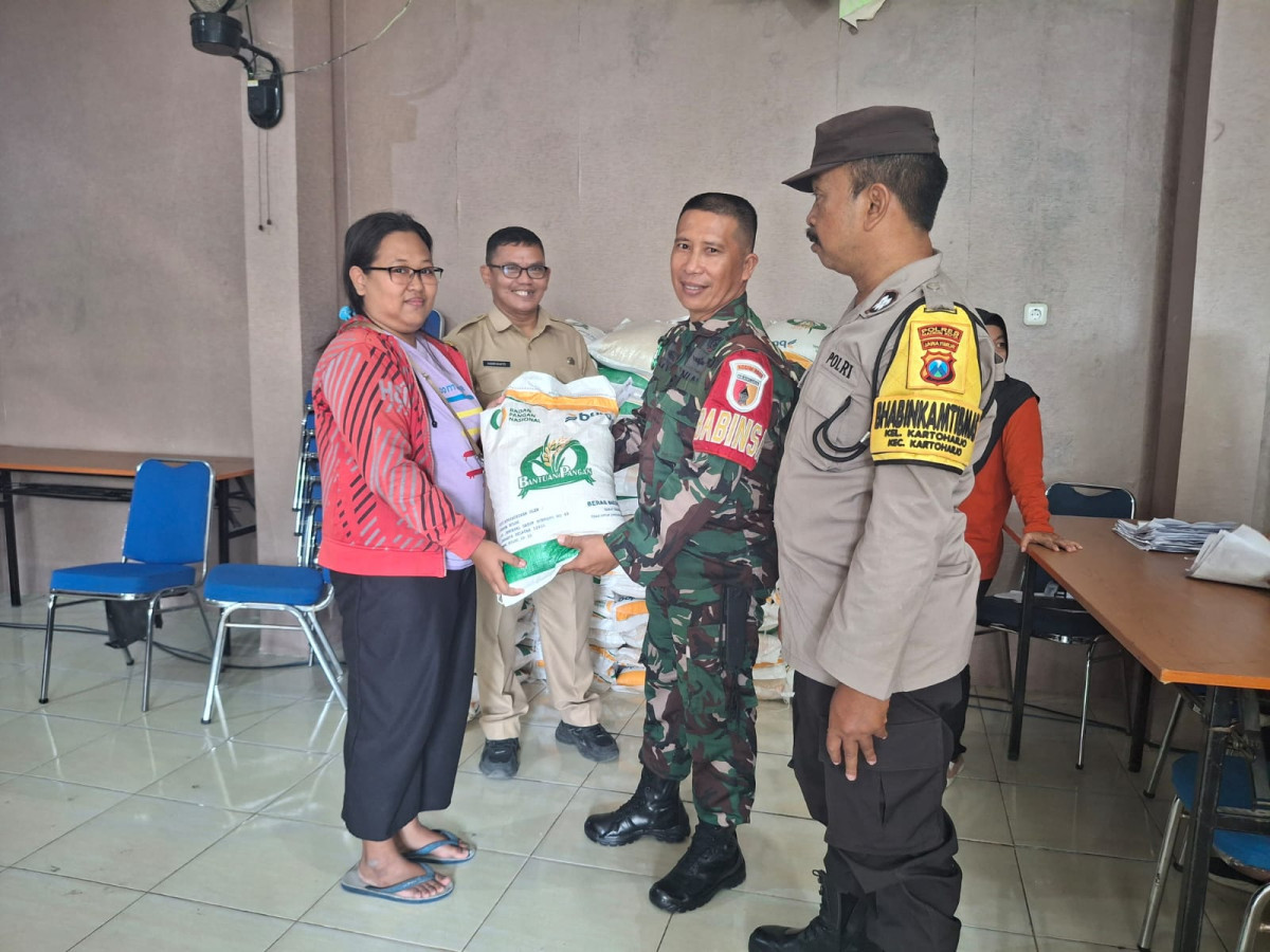 Pendampingan dan pengamanan kegiatan penerimaan bantuan pangan bagi keluarga kurang mampu (miskin)