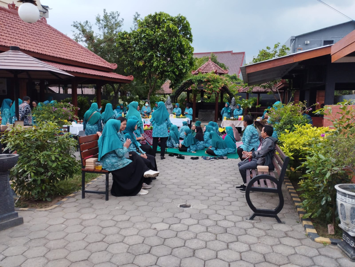 Lomba Kreasi Tumpeng Anggota PKK Kelurahan Kartoharjo