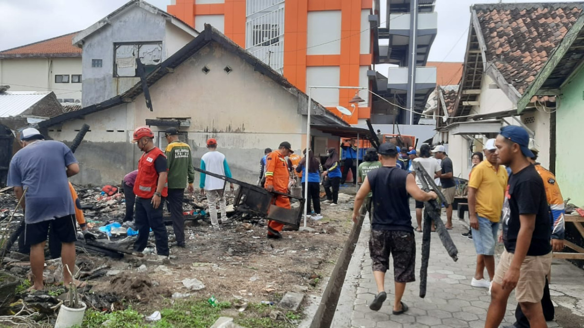 Budaya Gotong Royong Membantu Warga Korban Kebakaran