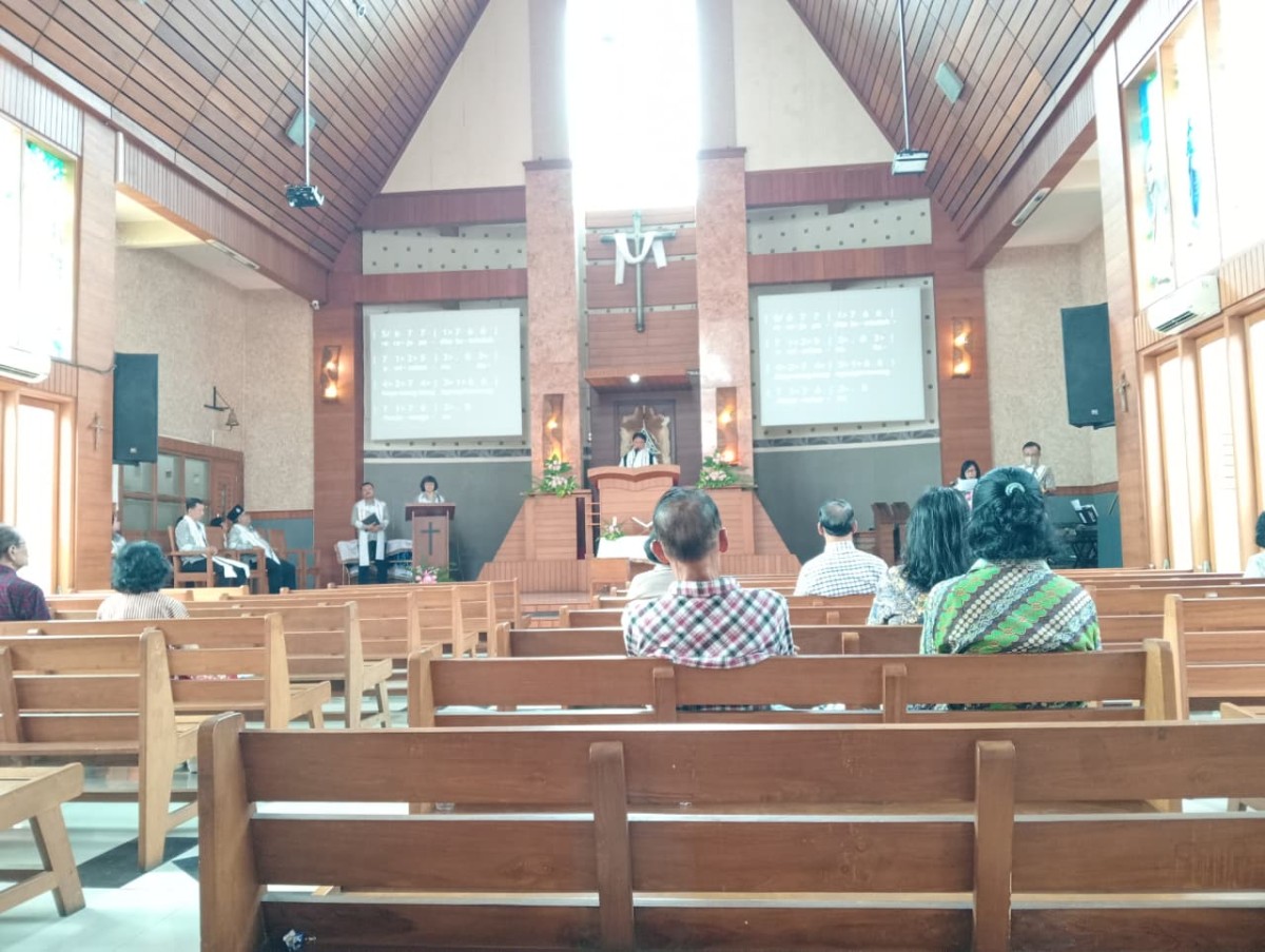IBADAH DI GEREJA GKJW MADIUN