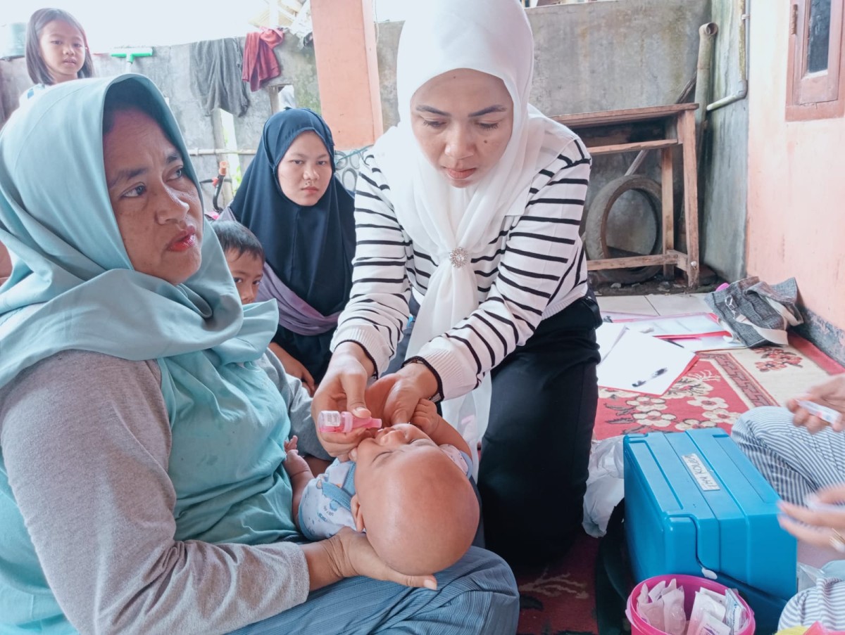 pemberian imunisasi pada bayi