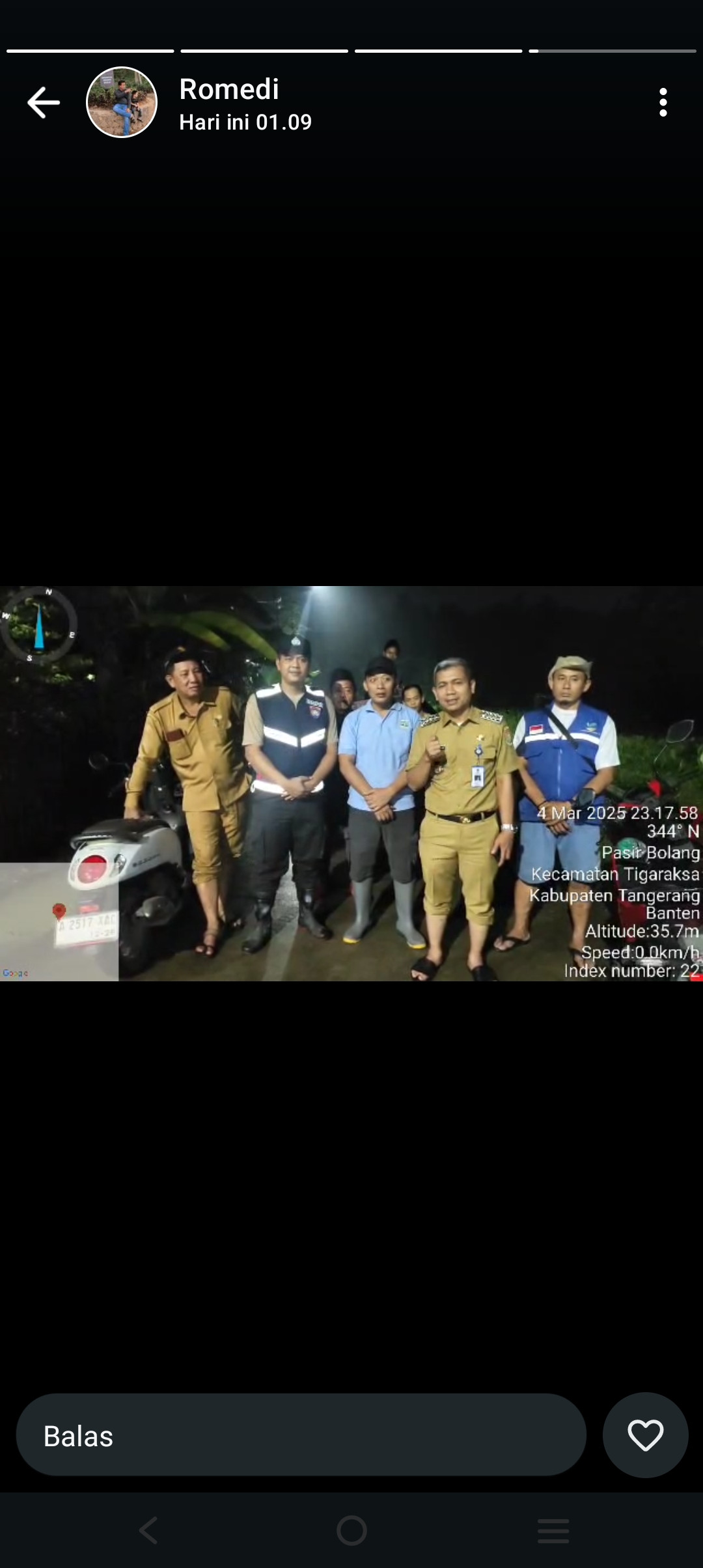 Kunjungan pak camat ke lokasi banjir