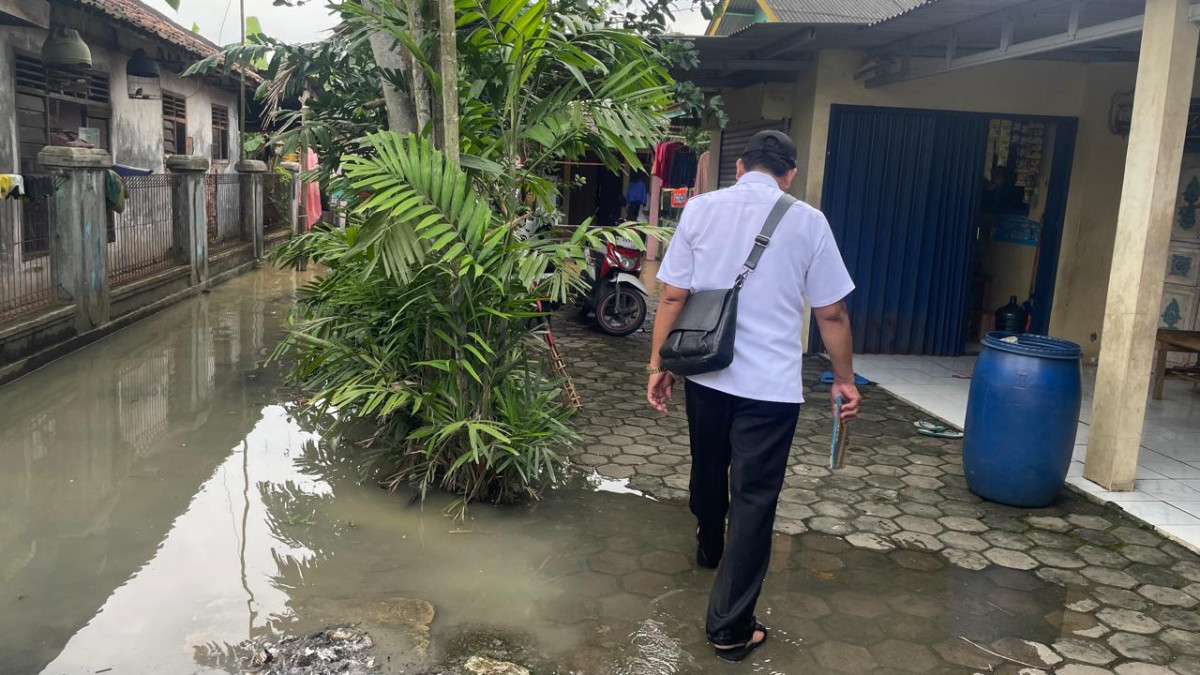 Kunjungan puskesmas pasirnangka ke lokasi banjir