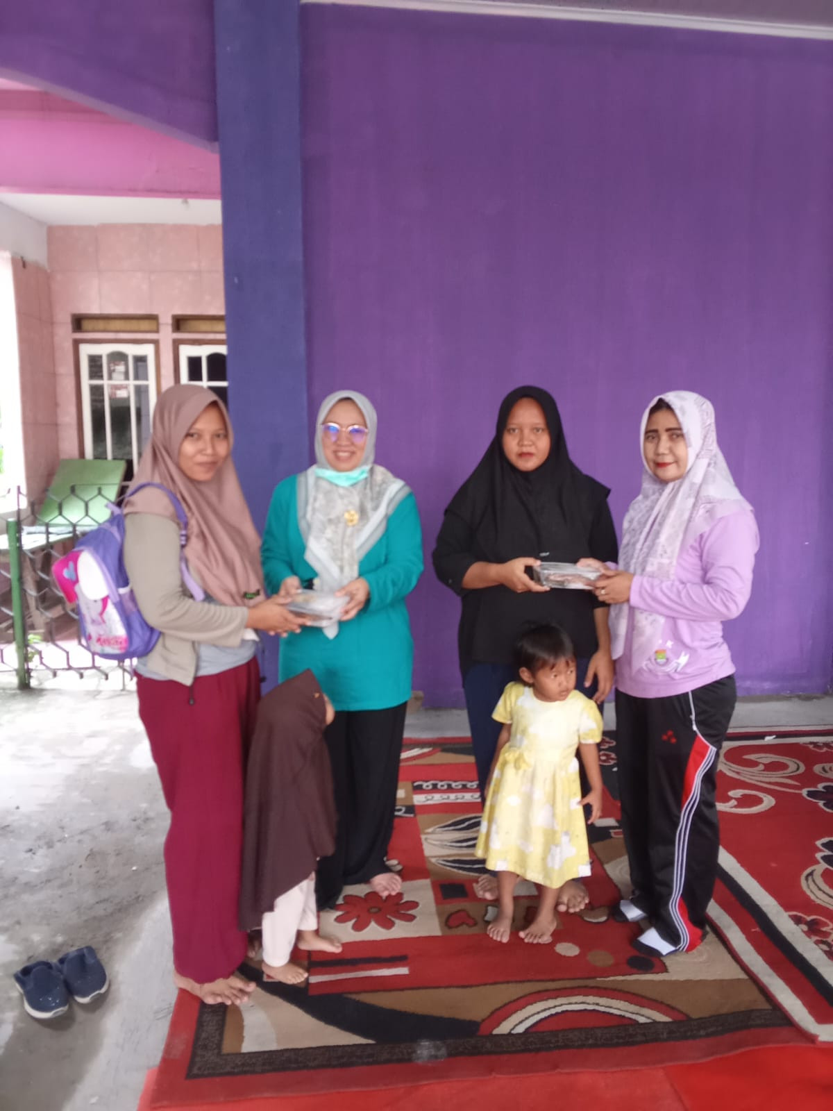 Pemberian makanan tambahan balita kurang berat badan