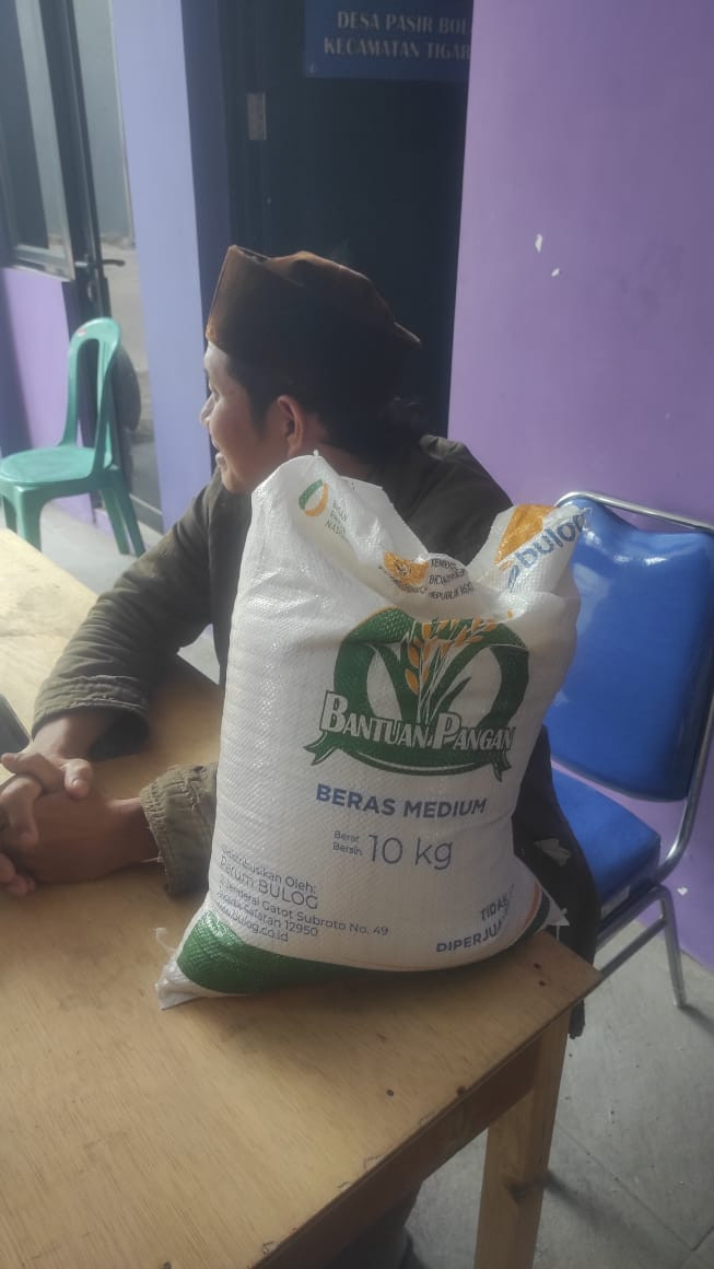 Pembagian beras dari dinsos