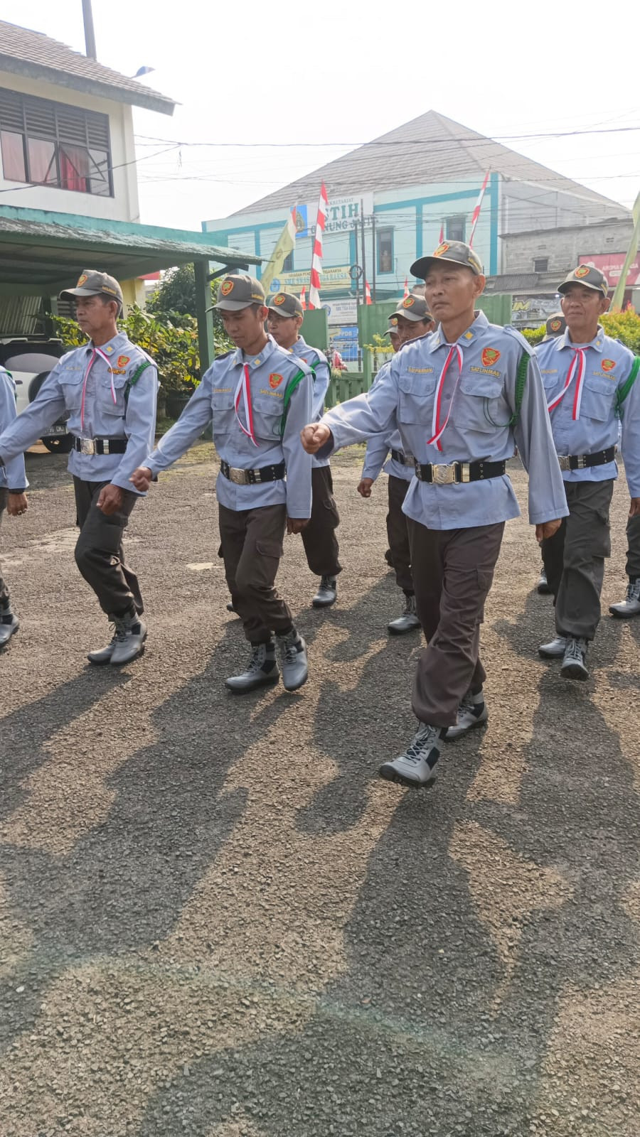 Lamba baris berbaris linmas