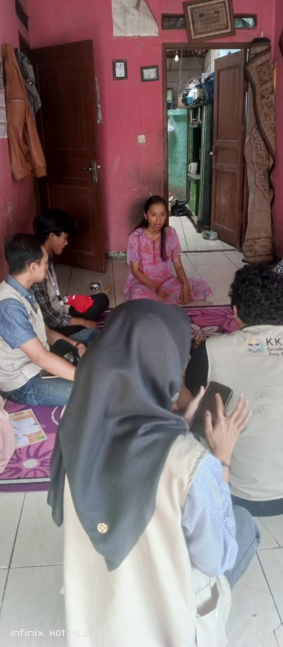 Kunjungan. Balita stunting hari pertama anak kkn UIN dan kader