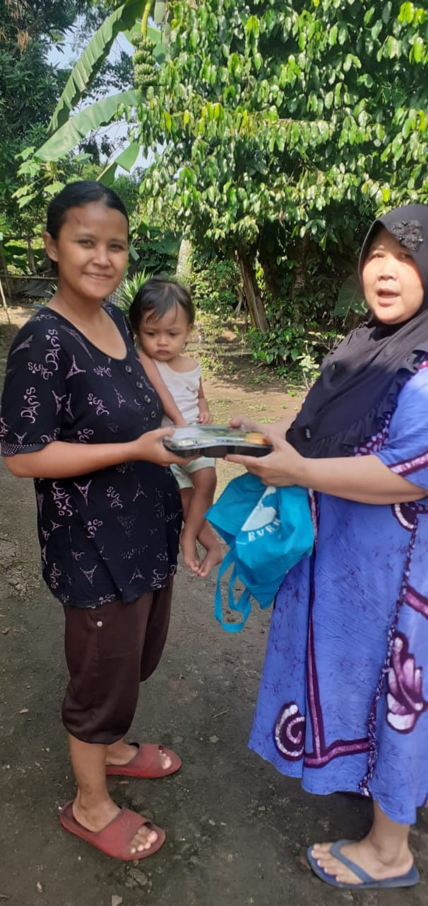 Pemberian. Pmt dari puskesmas paairnangla