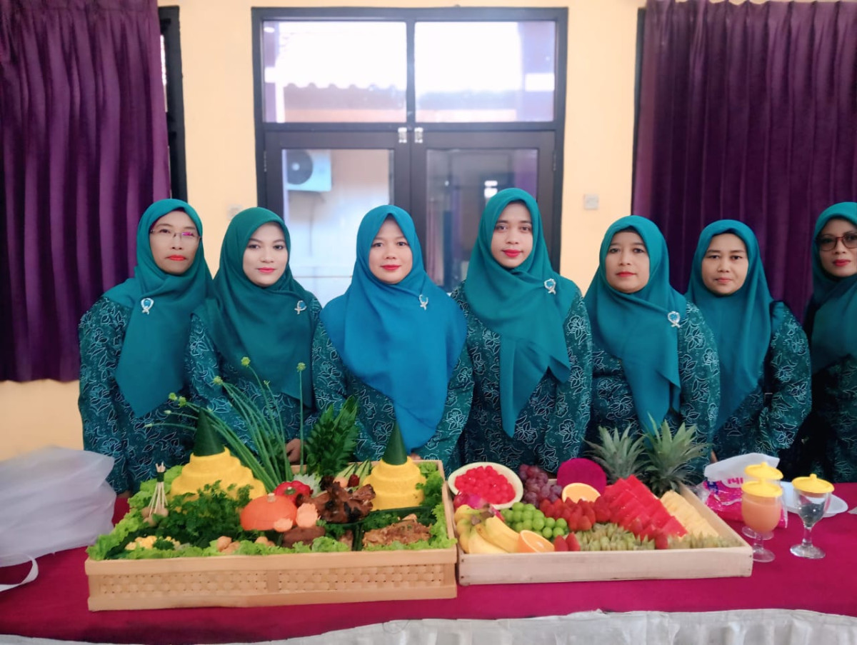 Lomba tumpeng