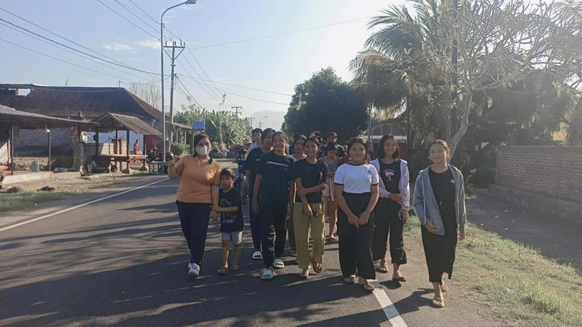kegiatan jalan santai posyandu remaja