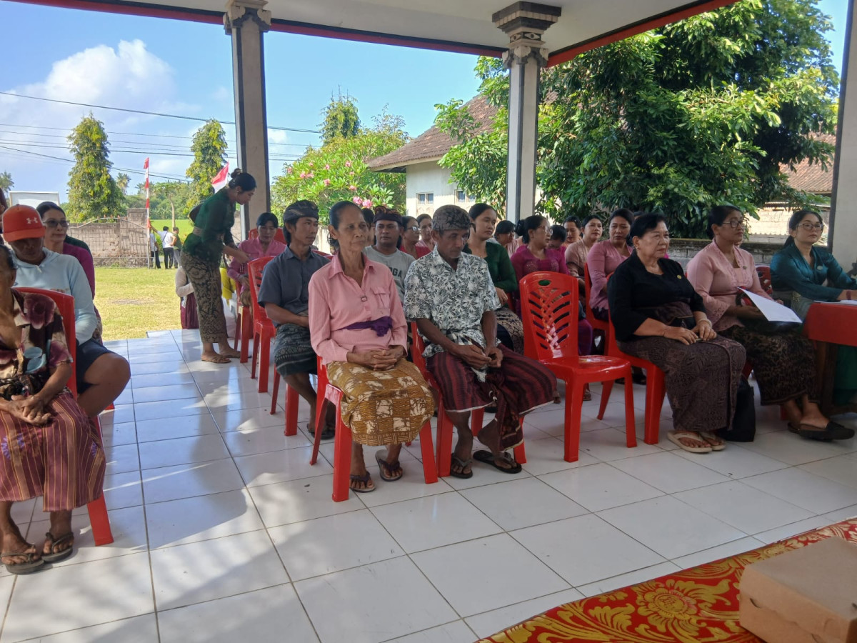 kegiatan  pemberian sembako lansia