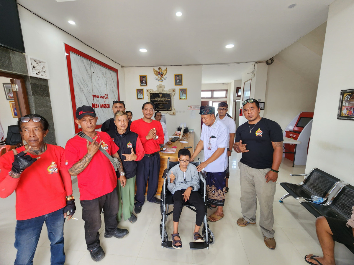 Bantuan Kursi Roda untuk masyarakat disabilitas