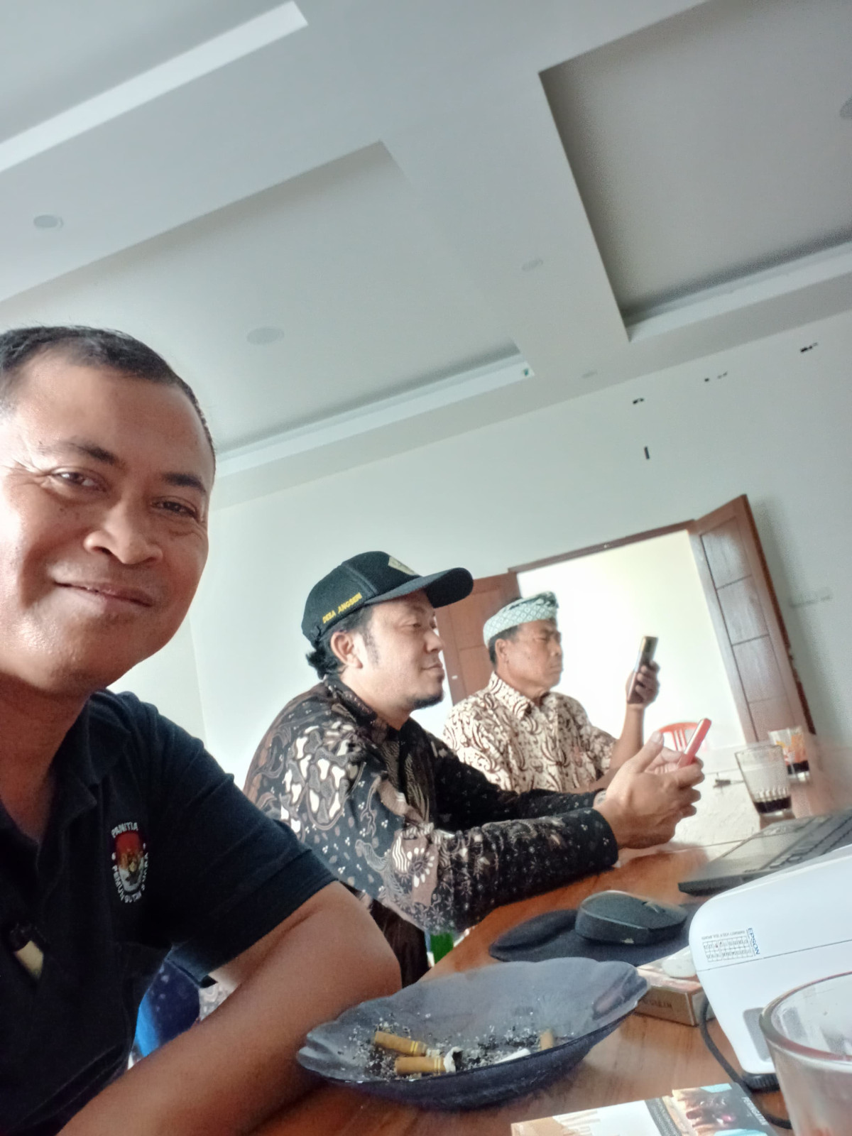 Rapat Zoom Paripurna ke-9 DPRD Provinsi Masa Persidangan II Tahun sidang 2024-2025 dengan agenda {enyampaian Pidato Sambutan Gubernur Bali