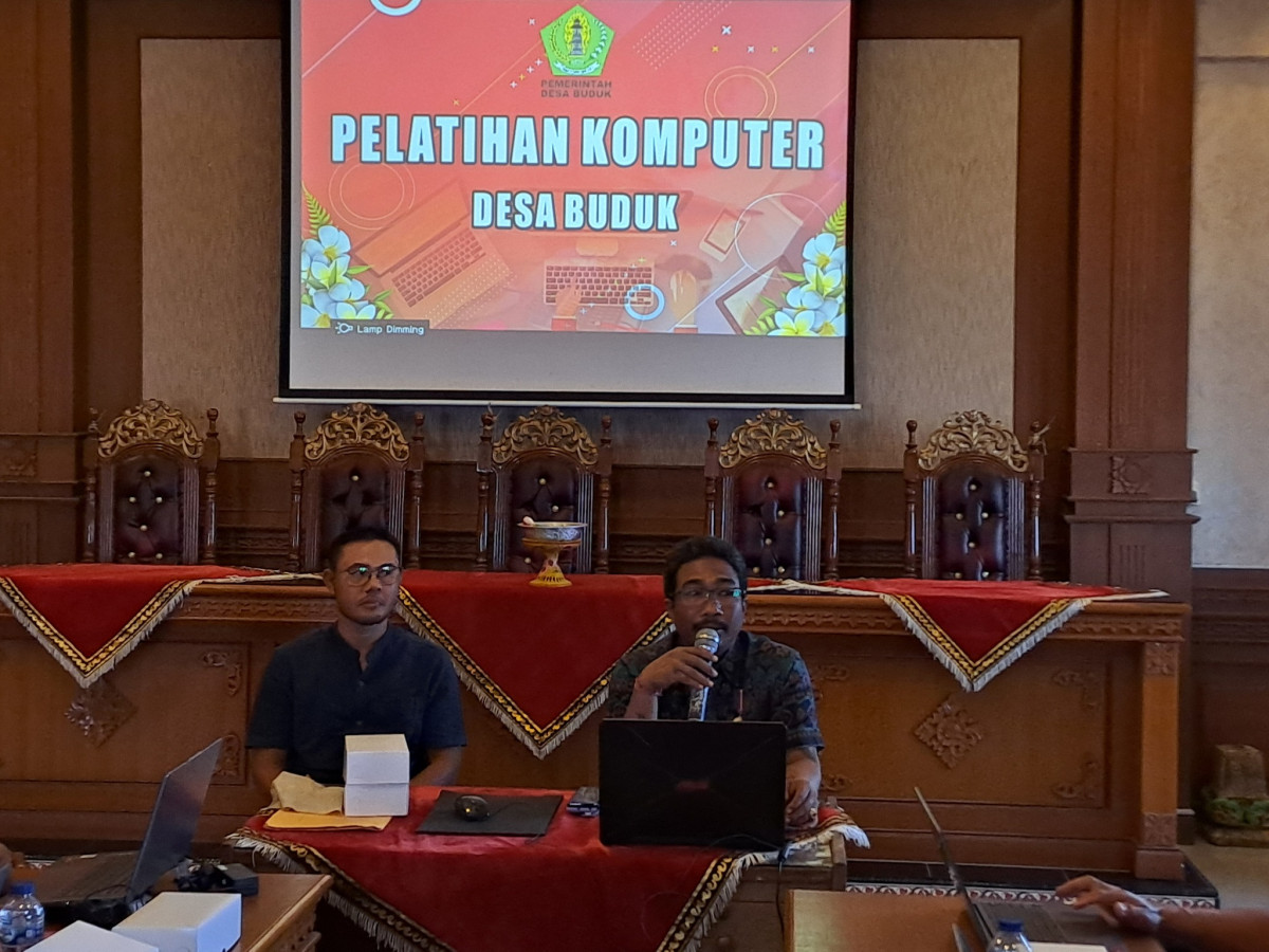 Peningkatan SDM Perangkat Desa Buduk tentang Teknologi Digital