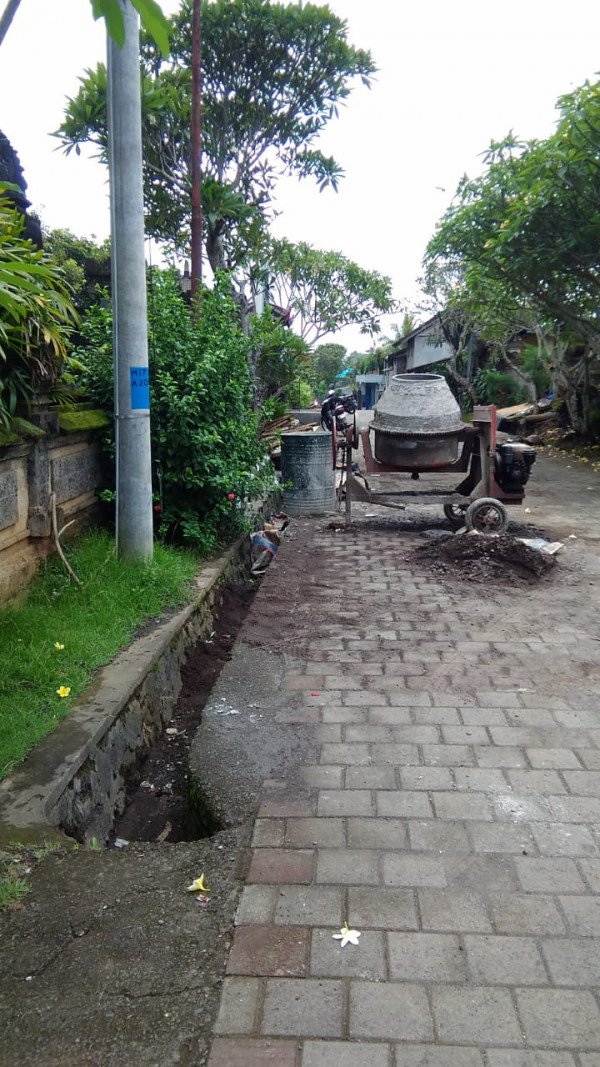 Perbaikan Waltham Got di banjar Dauh Peken