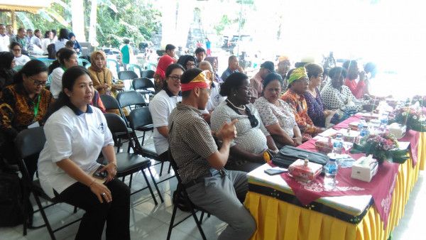 Tamu sedang menikmati tarian pendet