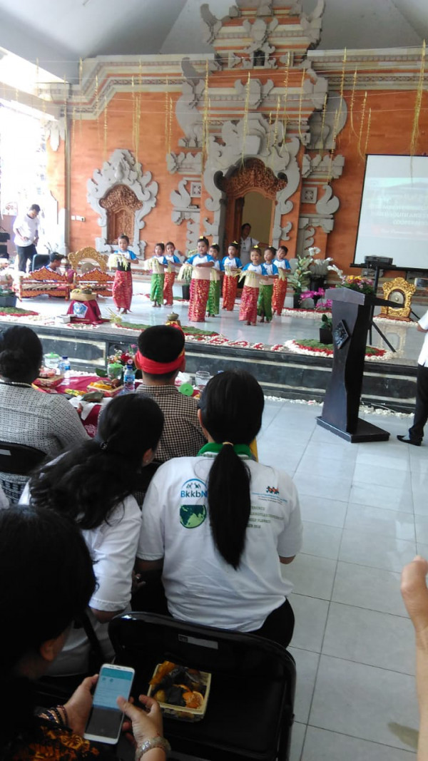 Tarian pendet dari anak-anak PAUD