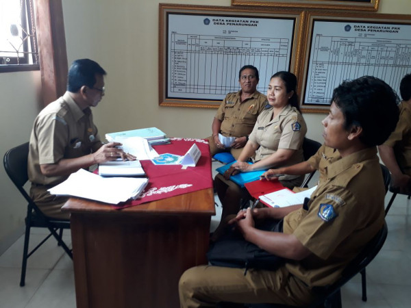 Mengikuti lomba Desa berprestasi penurunan kemiskinan