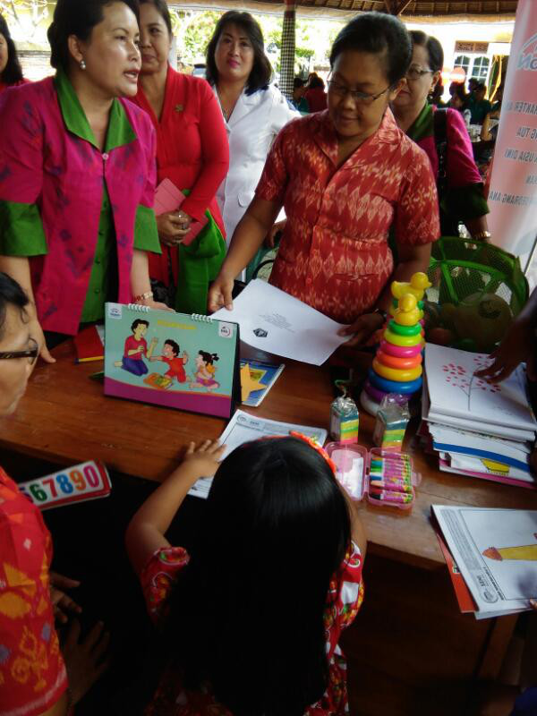 Pembinaan kelompok BKB Tunjung oleh Ibu Bupati Badung