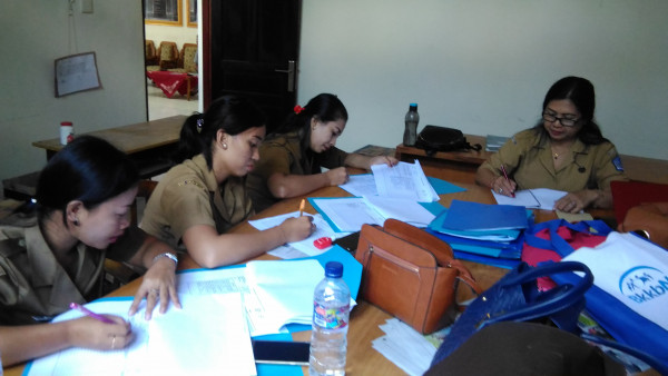 Kegiatan pencatatan kegiatan pada Administrasi Kampung KB